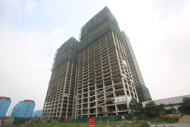 Hà Nội: Cư dân kêu cứu vì đóng tiền 3 năm chung cư vẫn ngổn ngang bê tông, sắt thép